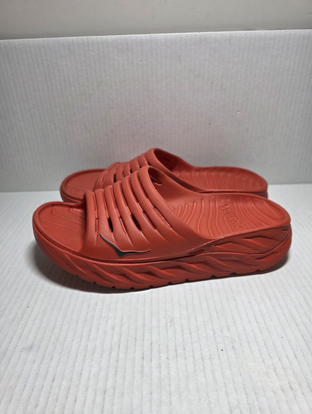 Hoka one One Ora Recovery Slide Men’s Size 10 Orange Sandals - Picture 3 of 7